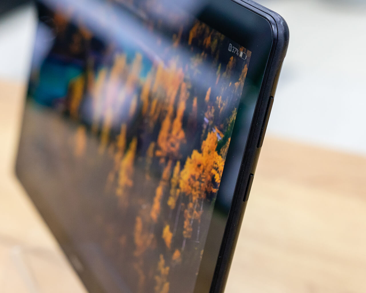 Планшет Huawei MediaPad T5 3GB/32GB LTE (черный)