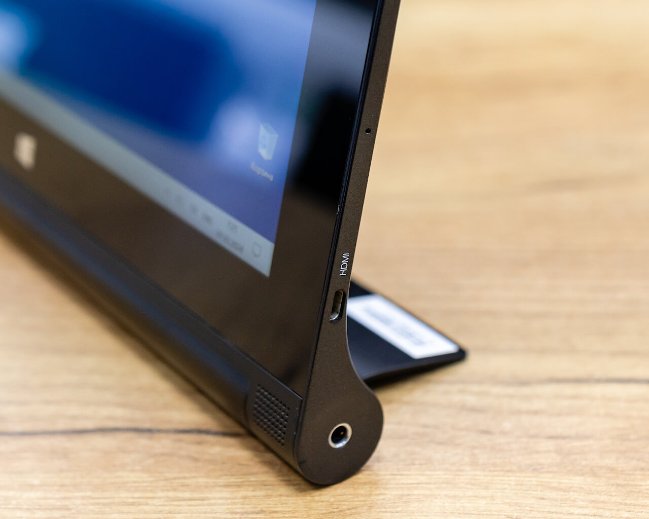 Планшет Lenovo Yoga Tablet 2-1051L