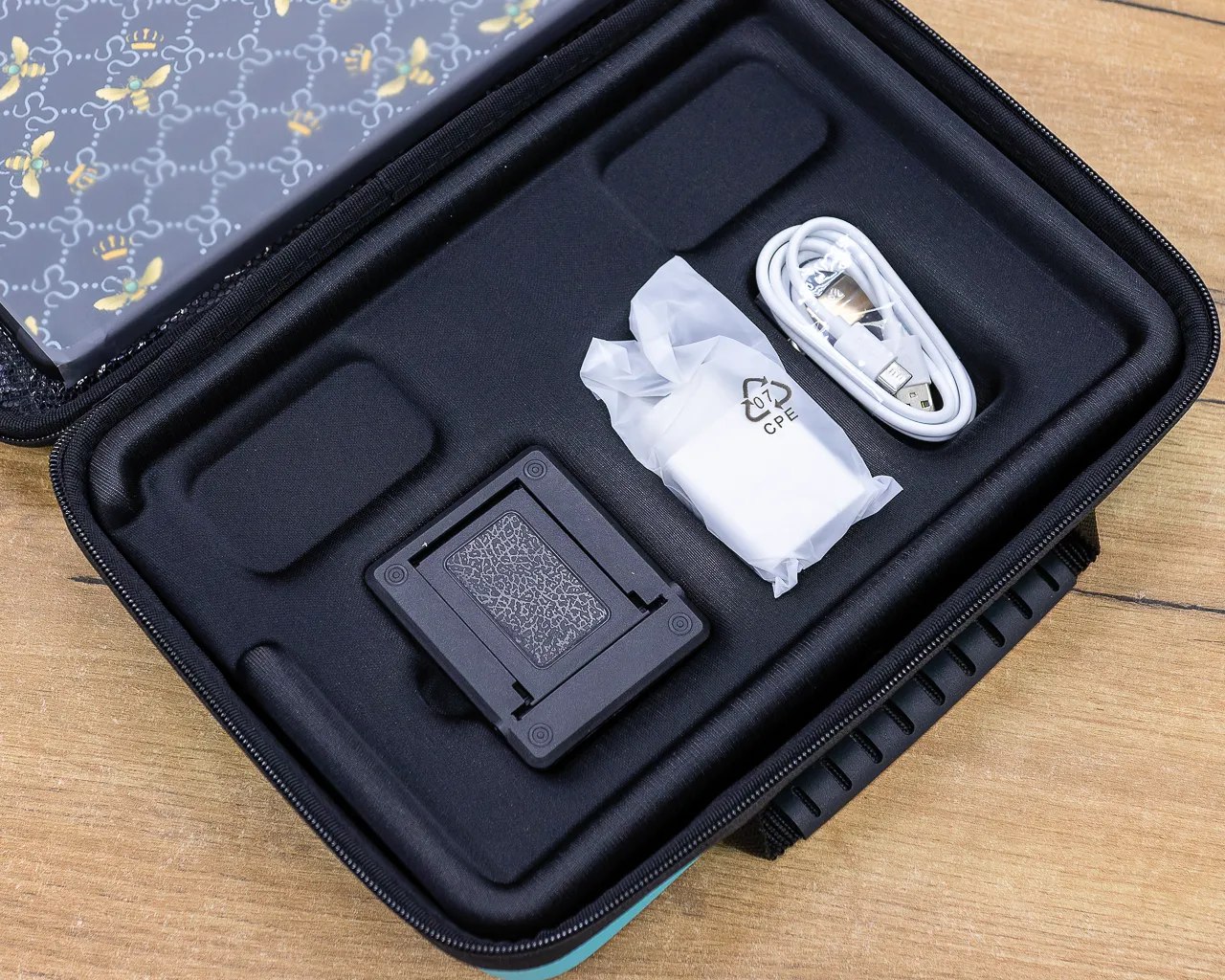 (новый.) Планшет с клавиатурой Umiio S24 Ultra 6GB/128GB (золотой)