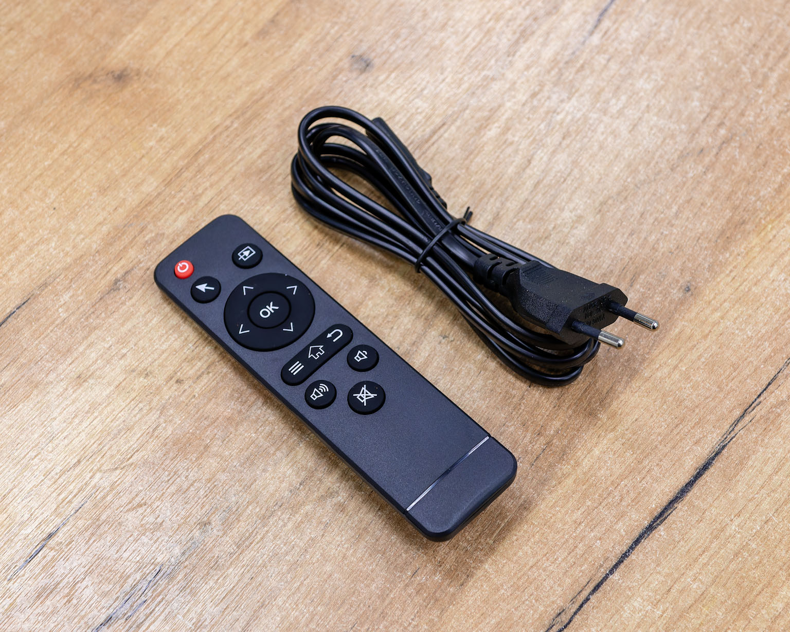 Портативный проектор Frbby P20 Pro Мини-проектор Wifi+ Bluetooth (чёрный)