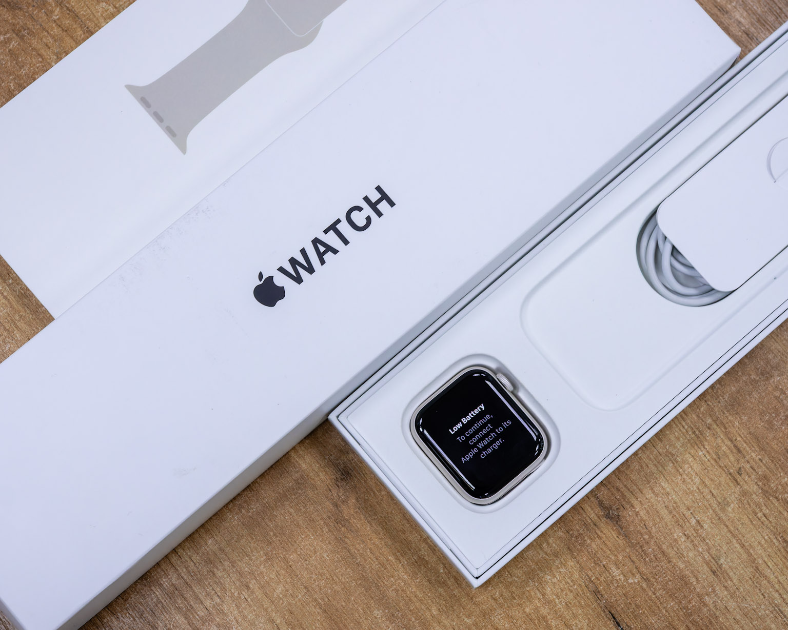Умные часы Apple Watch SE 40 мм (2nd Gen) (серебристый)