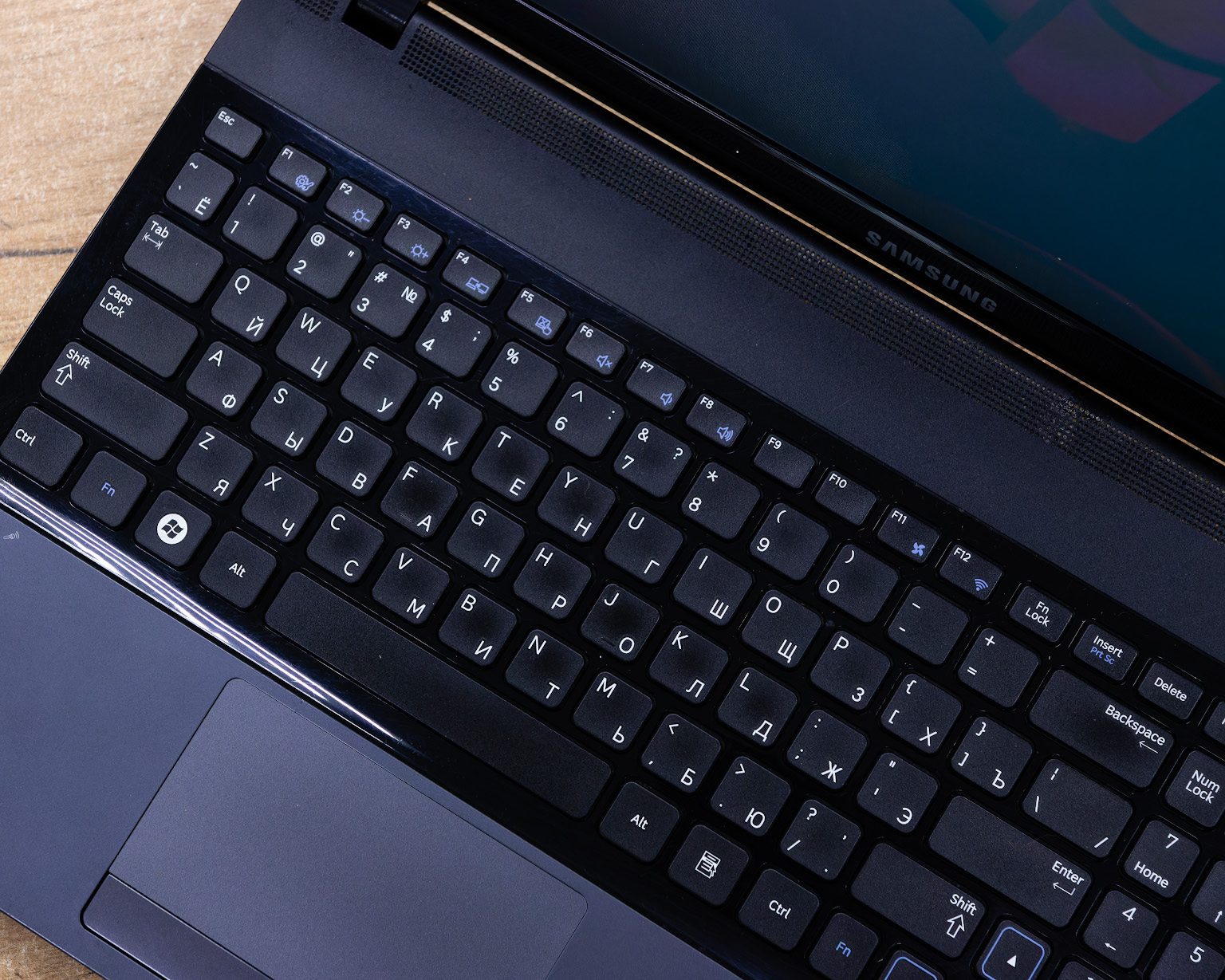 Ноутбук Samsung 300E5A