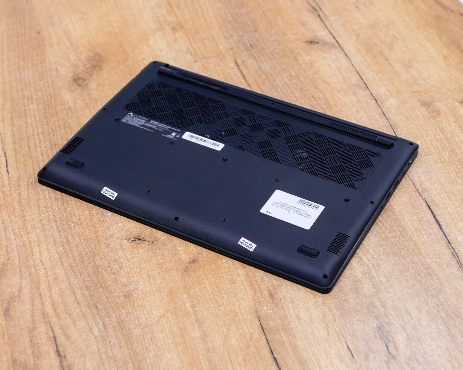 Ноутбук Maibenben M657 M6571SB0LURE0 (FHD IPS/Ryzen 7 5825U/16GB/SSD 512GB)