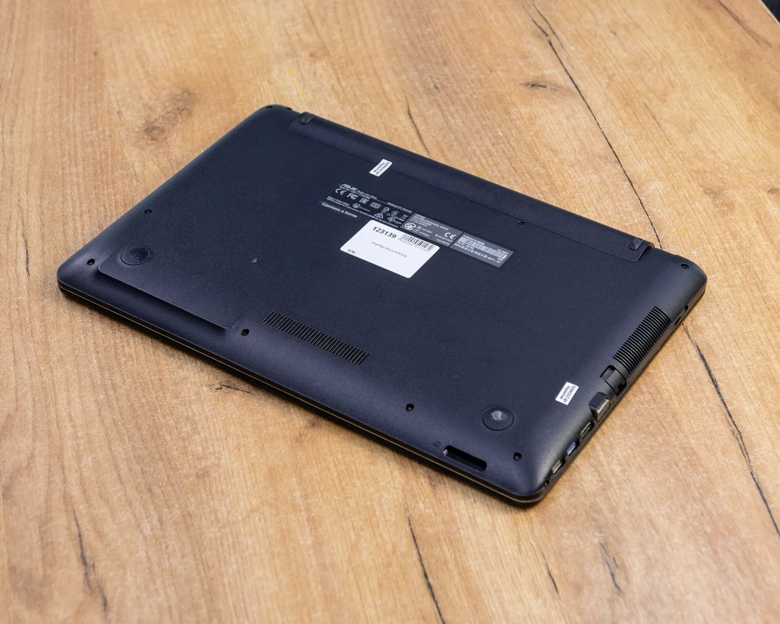 Ноутбук Asus F451UV (HD/i3-6gen/GeForce 920MX 2GB/8GB/SSD 256GB)