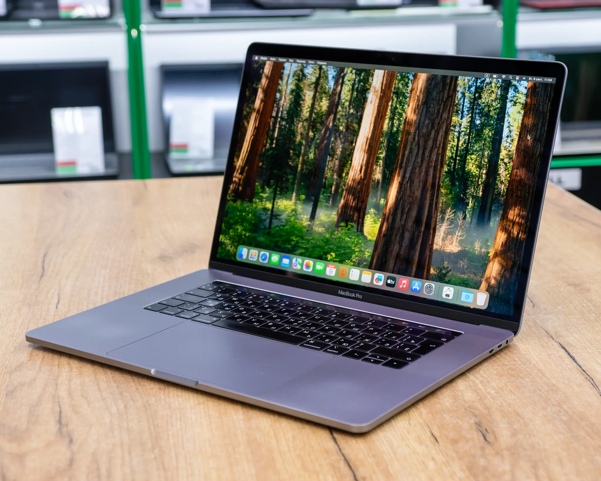 MacBook本体 MacBook Pro 15 2018 i7/16GB US A1990 Apple MacBook Pro 15'' 2018 A1990 w Touchbar Intel Core i7