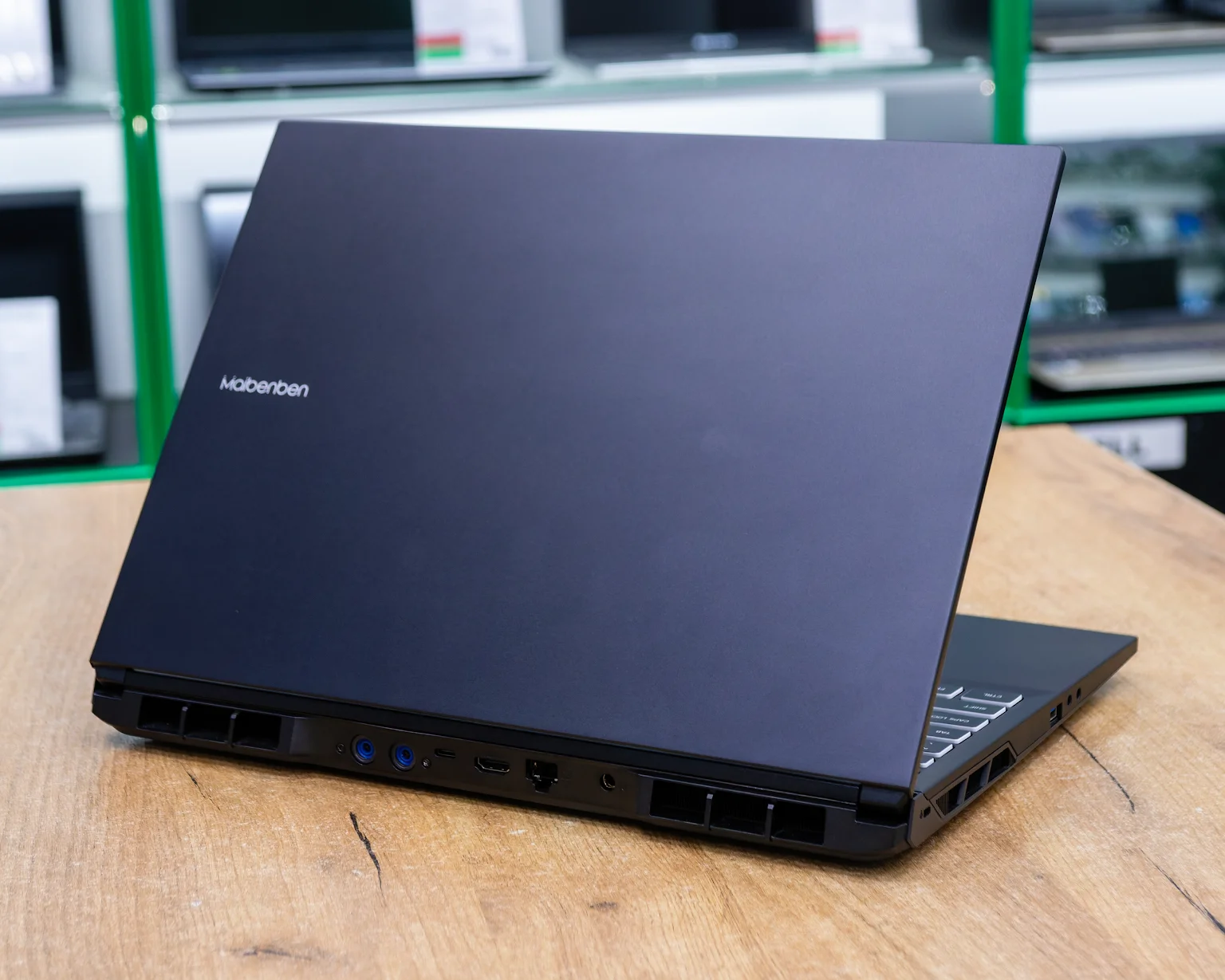 Игровой ноутбук Maibenben X639 X639QSFQLBRE0 (240Hz/i9-13gen/RTX 4080 12GB/16GB/SSD 512GB)