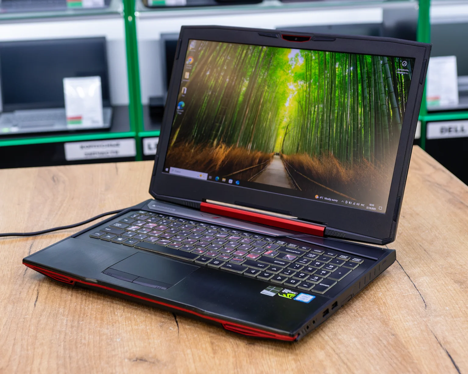 Игровой ноутбук Mechrevo MR X7Ti-M (Full HD/i7-6gen/GTX 1060 3GB/16GB/SSD+HDD 128+1000GB)