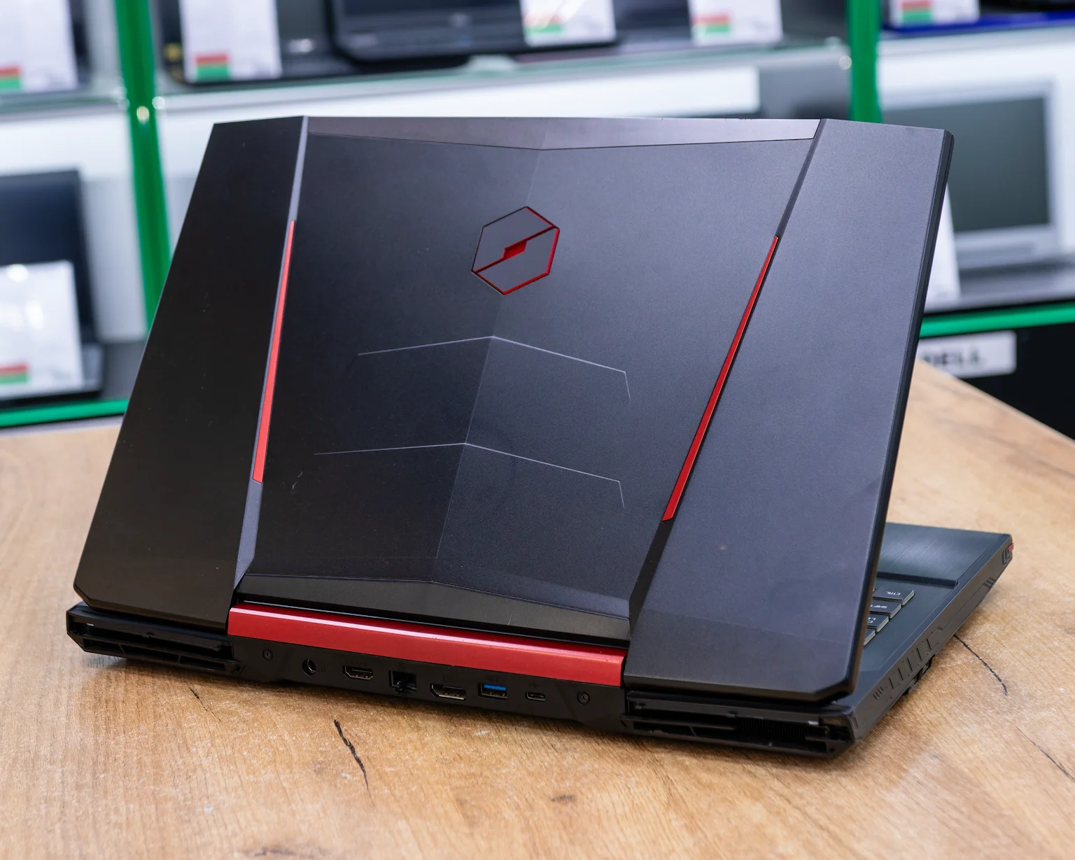 Игровой ноутбук Mechrevo MR X7Ti-M (Full HD/i7-6gen/GTX 1060 3GB/16GB/SSD+HDD 128+1000GB)