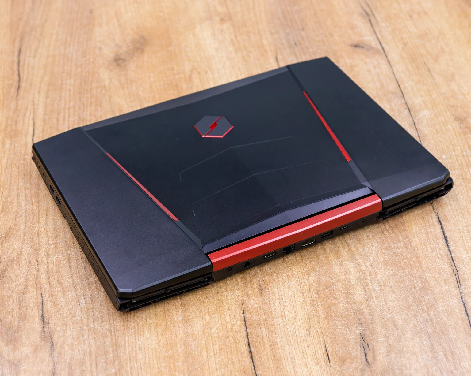 Игровой ноутбук Mechrevo MR X7Ti-M (Full HD/i7-6gen/GTX 1060 3GB/16GB/SSD+HDD 128+1000GB)