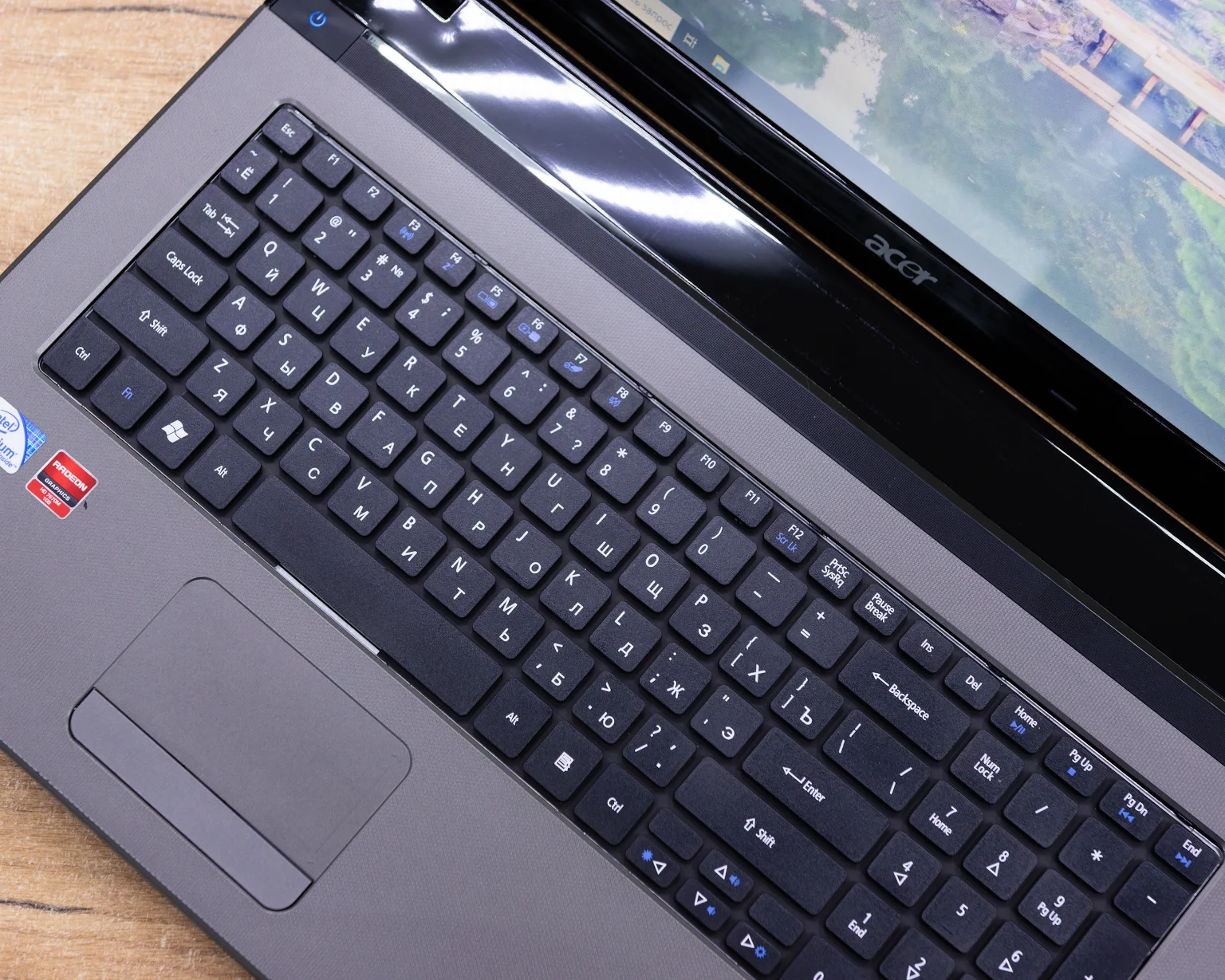 Ноутбук Acer Aspire 7750ZG (HD+/Pentium B960/Radeon HD 7670M 1GB/8GB/SSD 120GB)