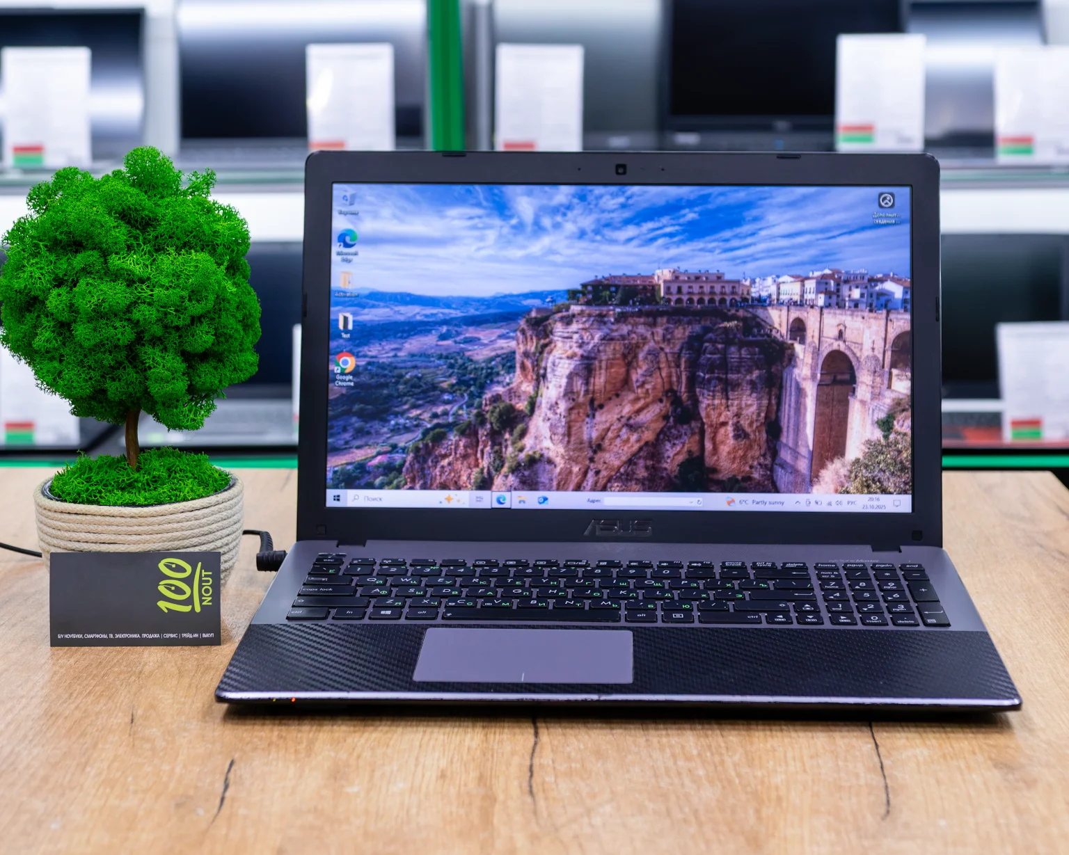 Ноутбук ASUS X550LB (HD/i3-4gen/GT 740M 2GB/8GB/SSD 256GB)