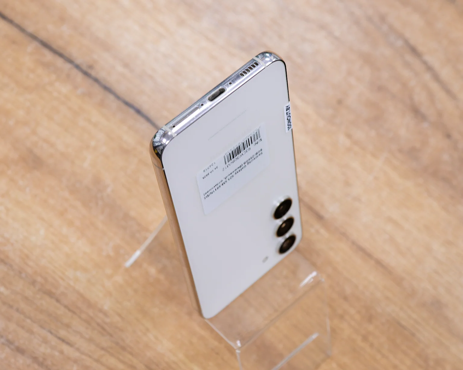 Samsung Galaxy S23 SM-S911N/DS 8GB/256GB (бежевый, отличное)