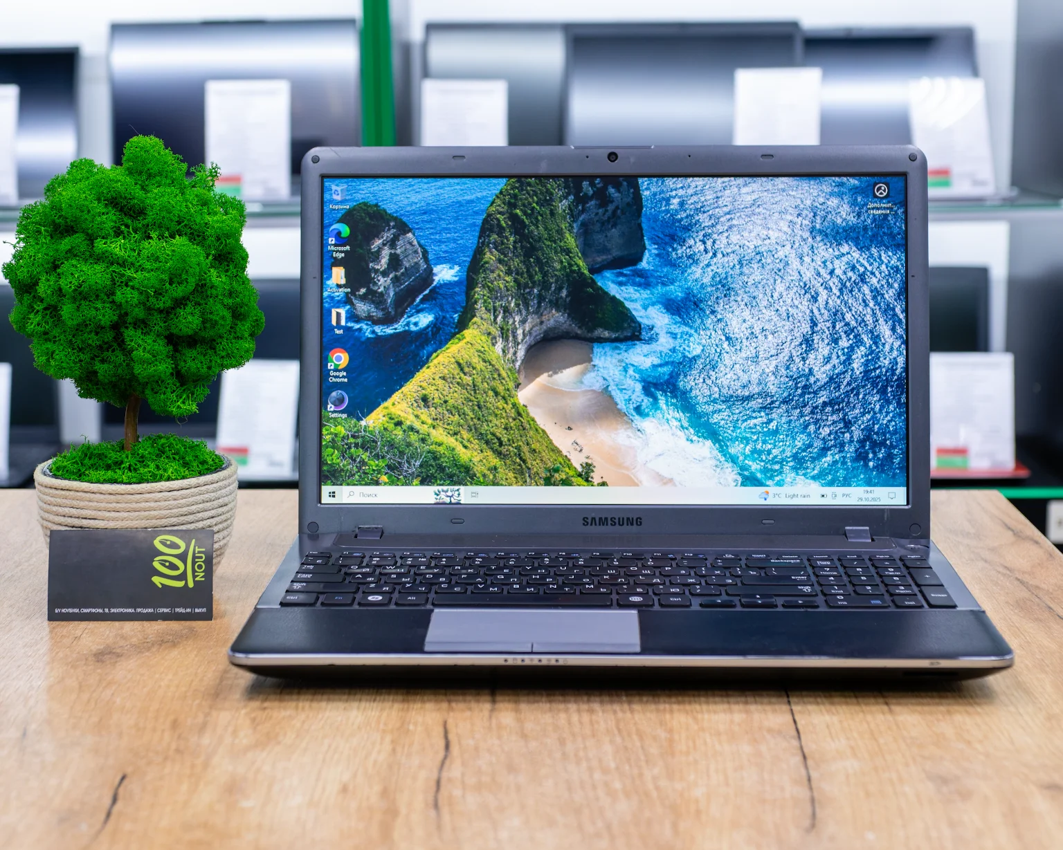 Ноутбук Samsung NP350V (HD/A6-4400M/Radeon 7600M 1GB/8GB/HDD 1000GB)