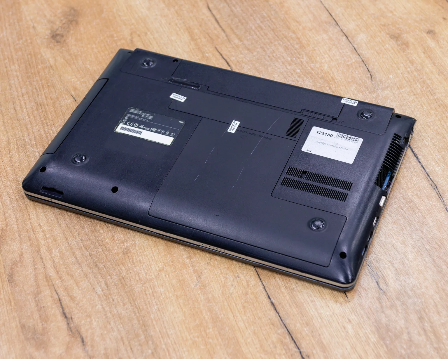 Ноутбук Samsung NP350V (HD/A6-4400M/Radeon 7600M 1GB/8GB/HDD 1000GB)