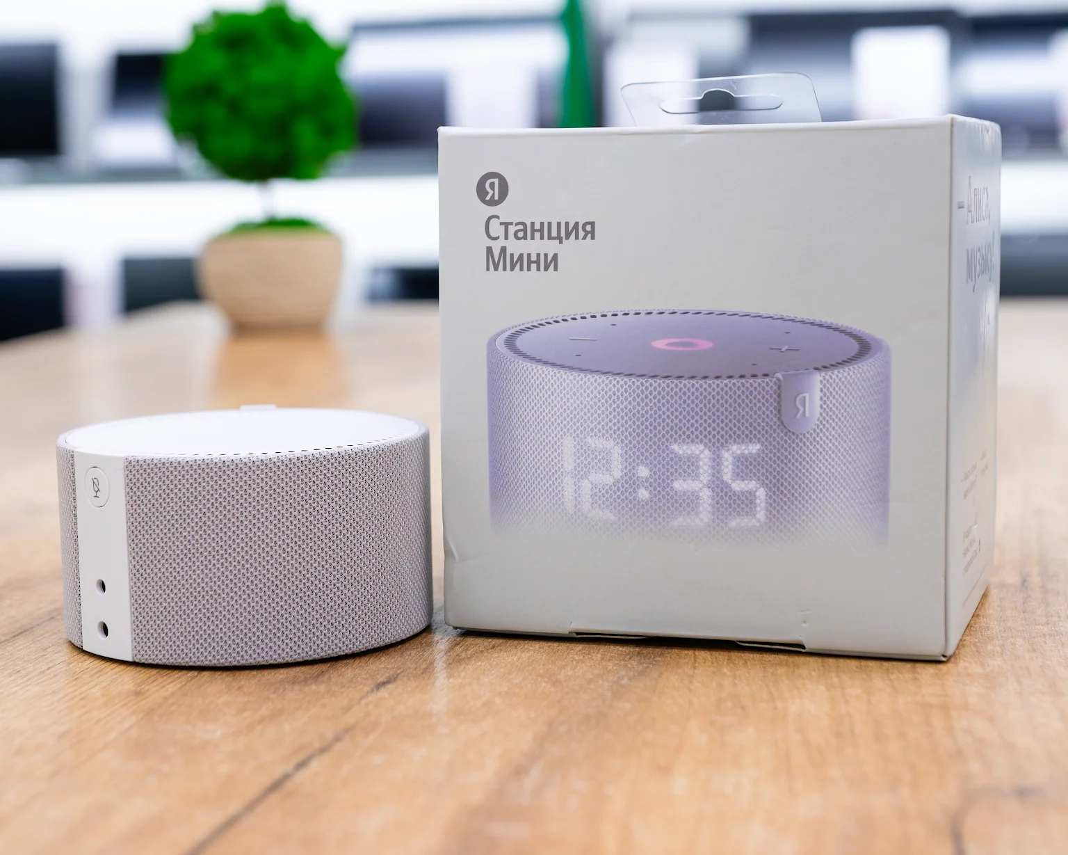 (новый. запечатан.) Умная колонка Яндекс Станция Мини 2 с часами (черный оникс)