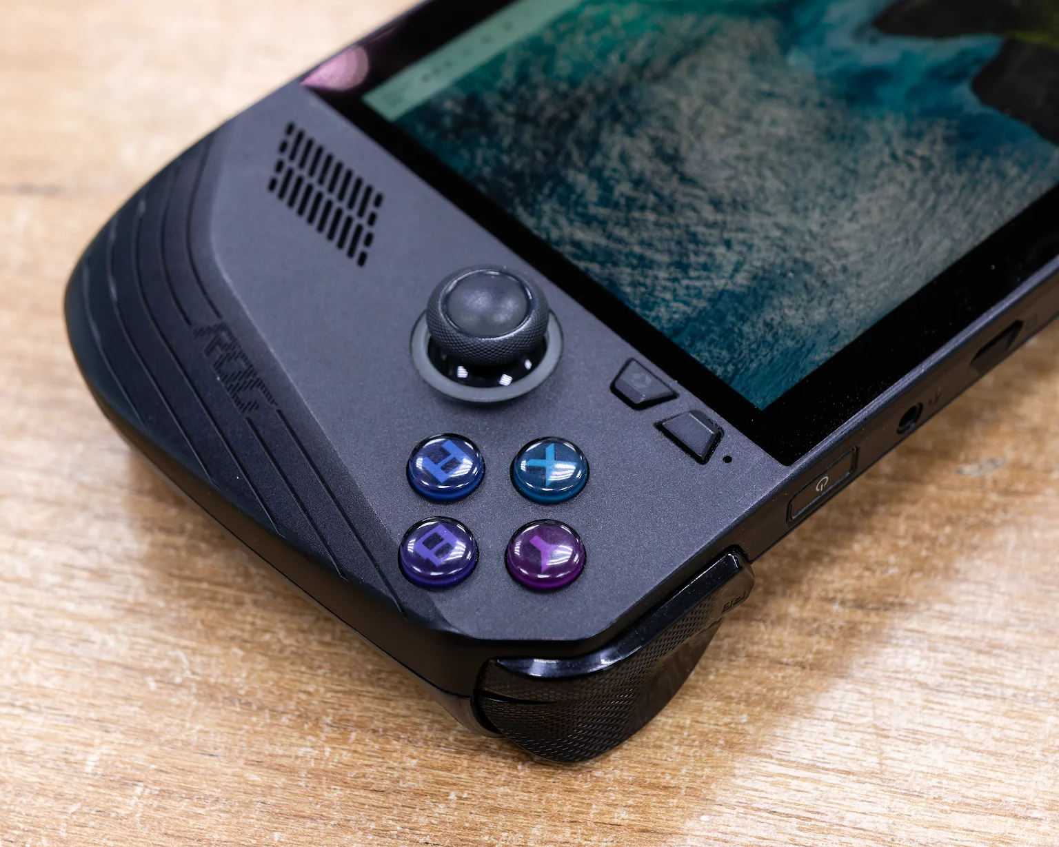 Игровая приставка ASUS ROG Ally X (120Hz/Ryzen Z1 Extreme/Radeon 780M/24GB/SSD 2TB)