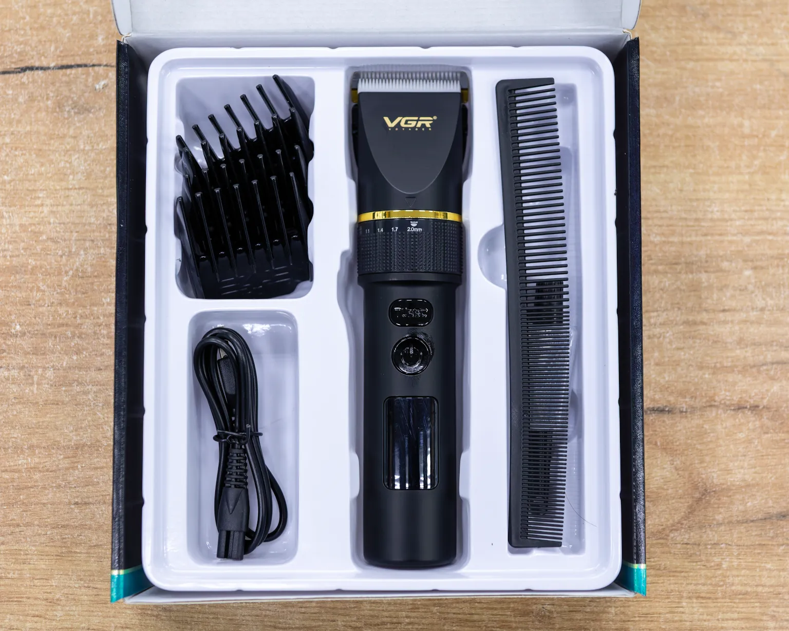 Машинка для стрижки волос и бороды VGR V-234, роторная