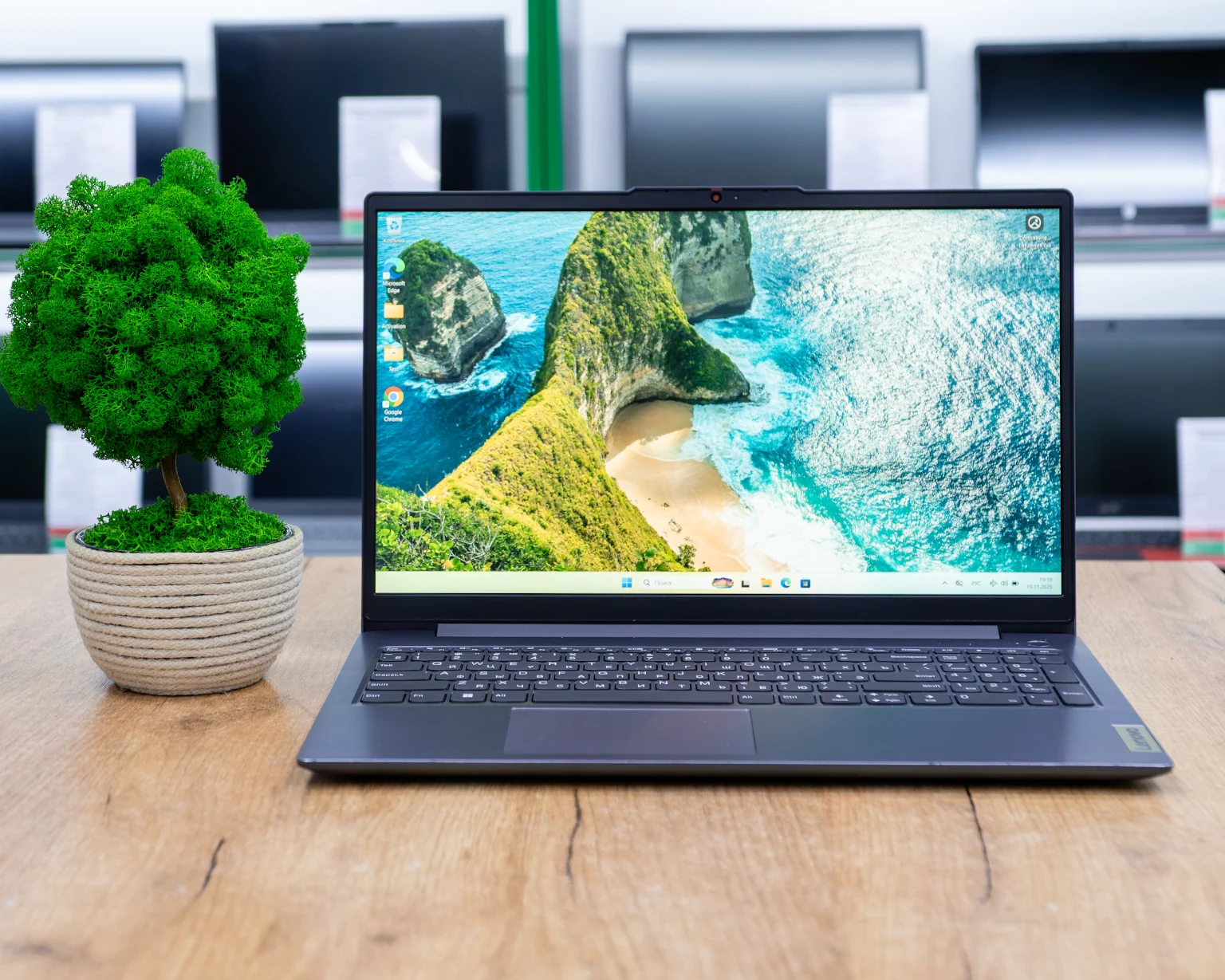 Ноутбук Lenovo IdeaPad Slim 3 15AMN8 (FHD IPS/Ryzen 5 7520U/8GB/SSD 256GB)