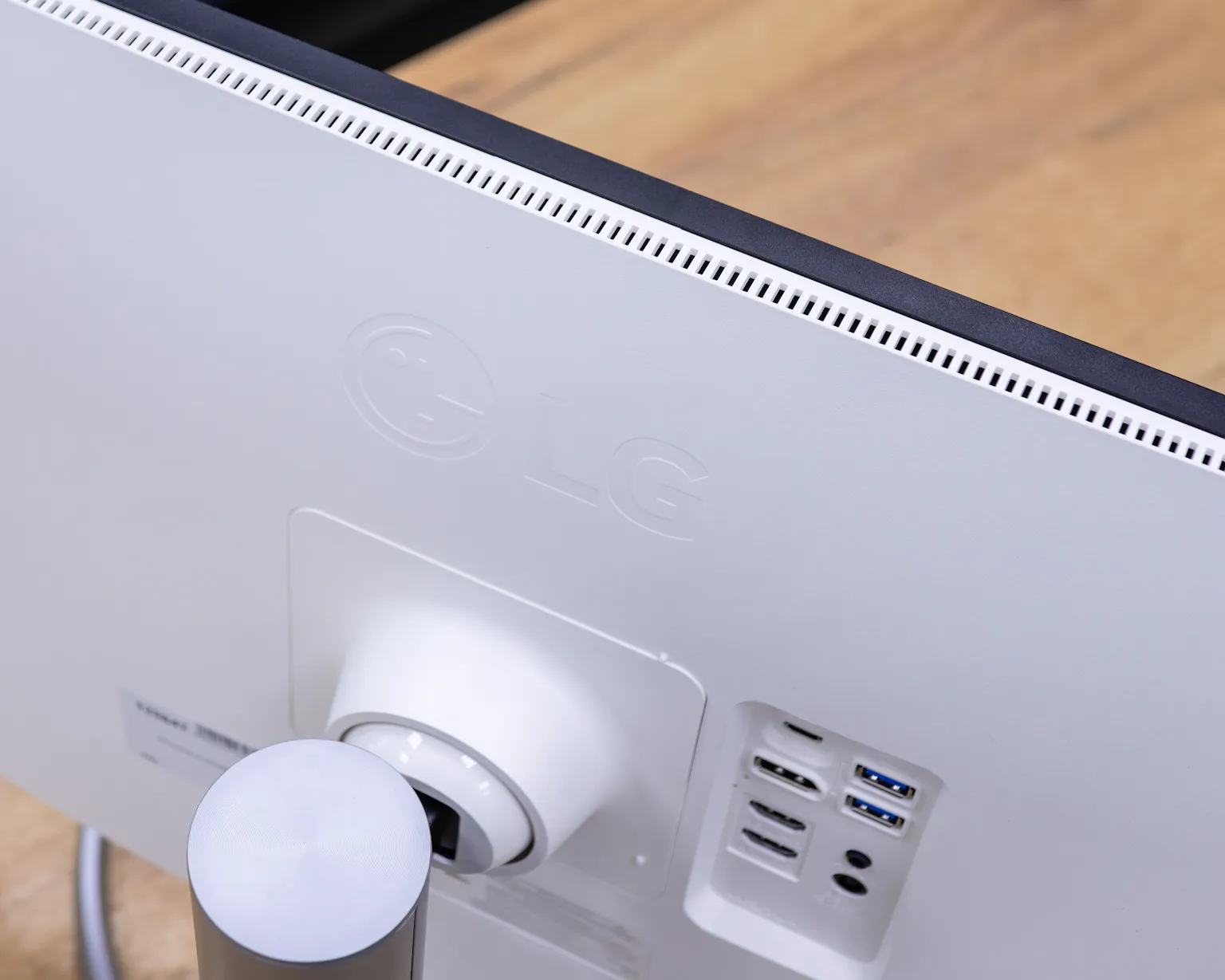 Монитор LG 27UP850N