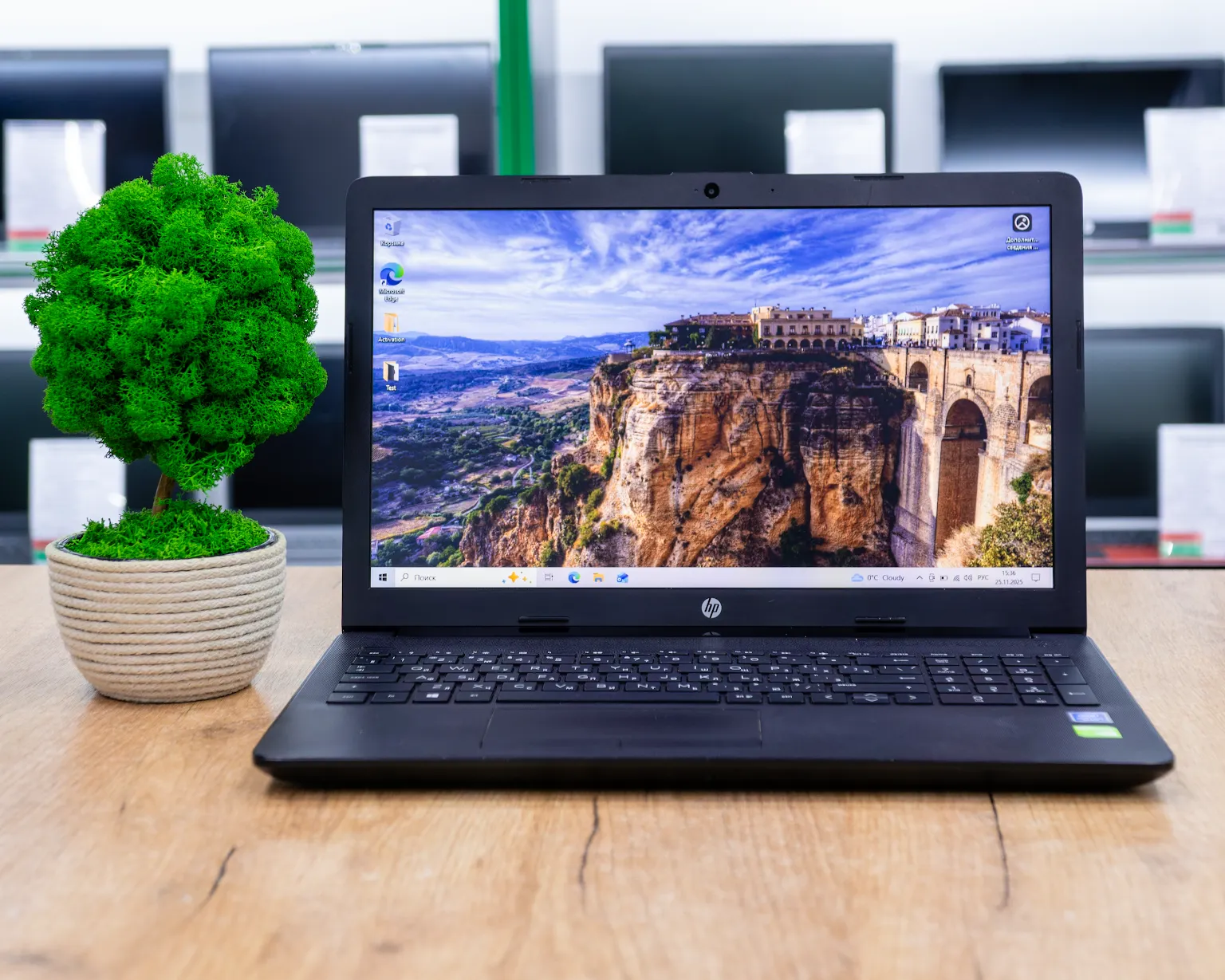 Ноутбук HP 15-da (FHD IPS/Pentium Silver N5000/GeForce MX110 2GB/8GB/SSD 256GB)