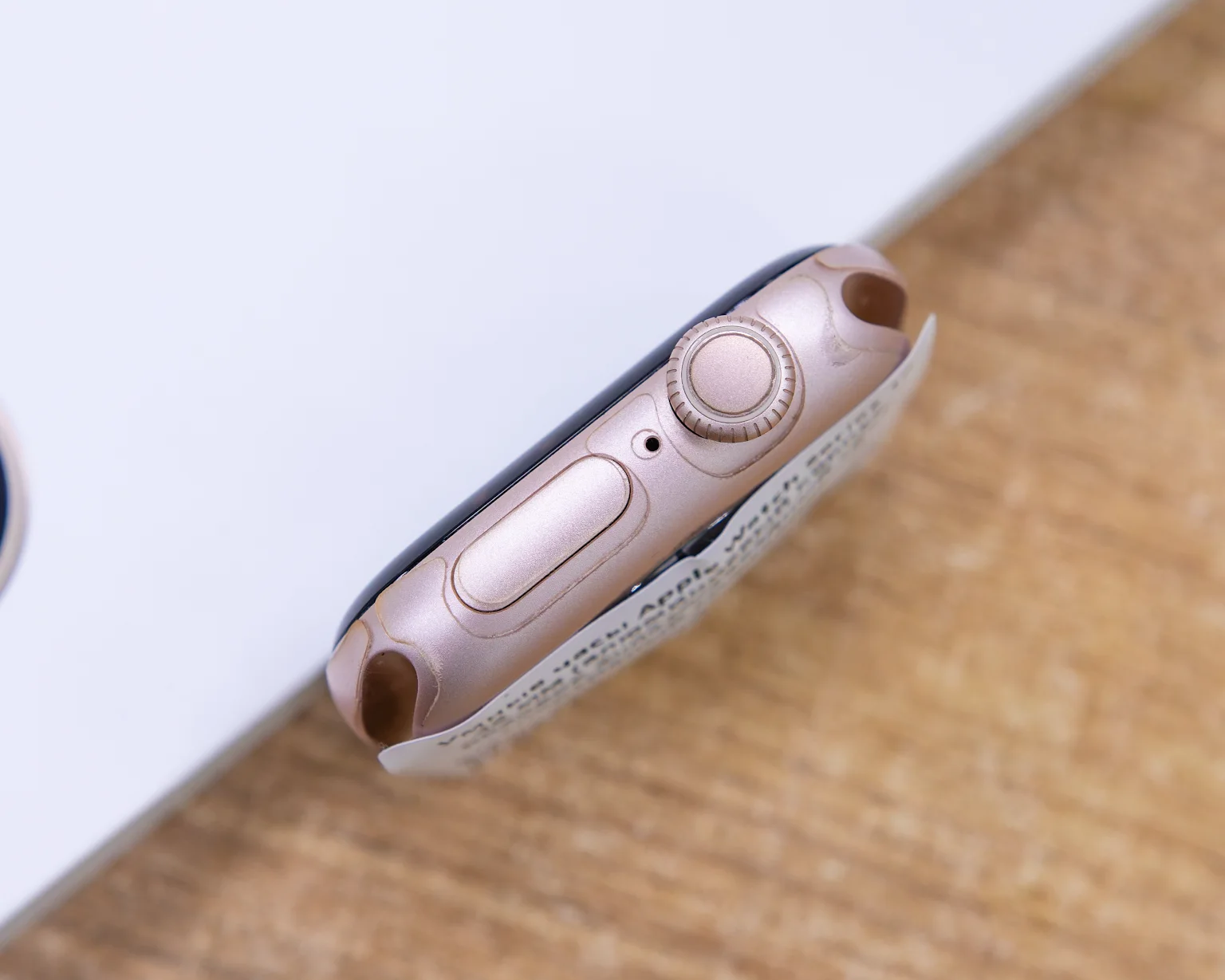 Умные часы Apple Watch Series 10 42 мм (алюминиевый корпус, розовое золото/звездный свет, спортивный силиконовый ремешок S/M)