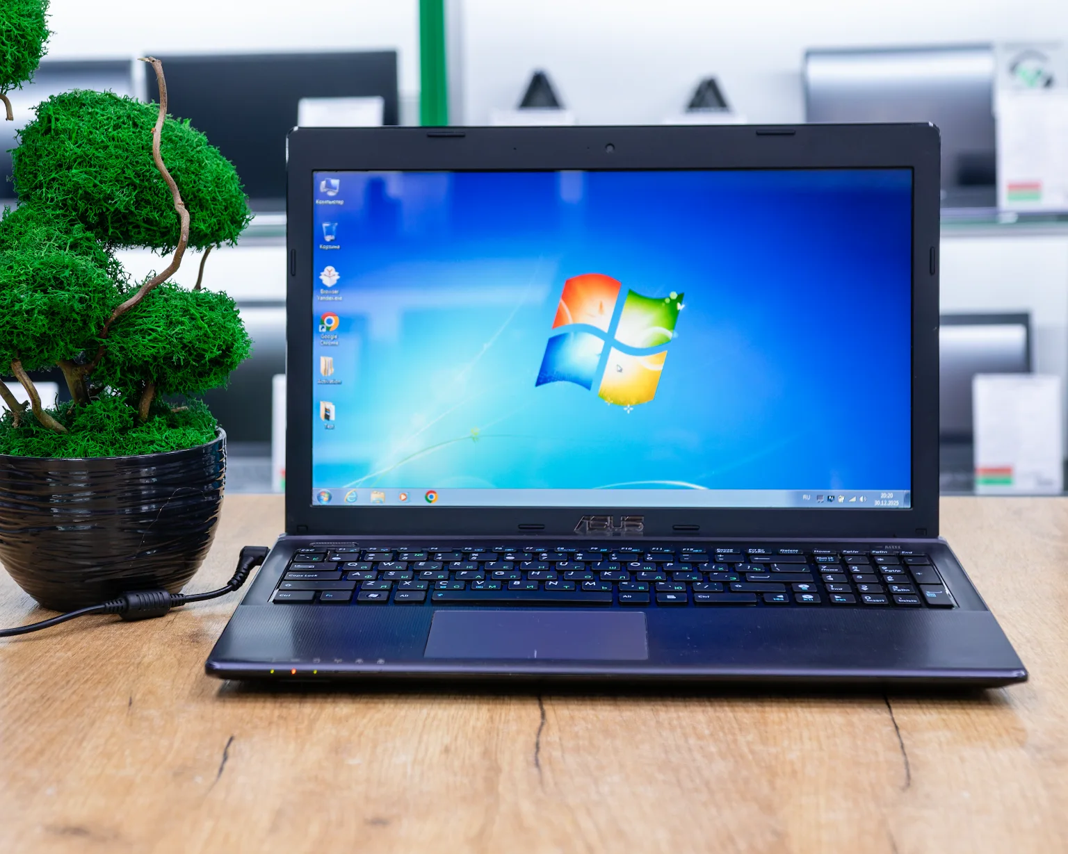 Ноутбук Asus X55VD  (HD/Intel Celeron B830/NVIDIA GeForce 610M 1 Гб/4GB/HDD 500GB)