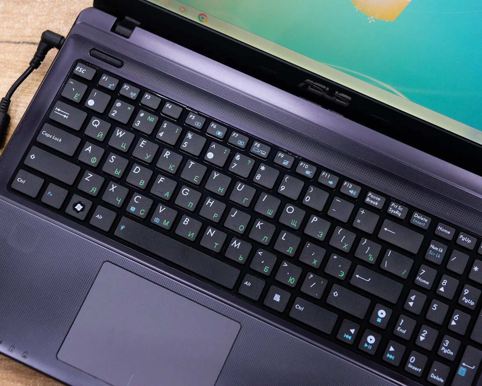 Ноутбук Asus X55VD  (HD/Intel Celeron B830/NVIDIA GeForce 610M 1 Гб/4GB/HDD 500GB)