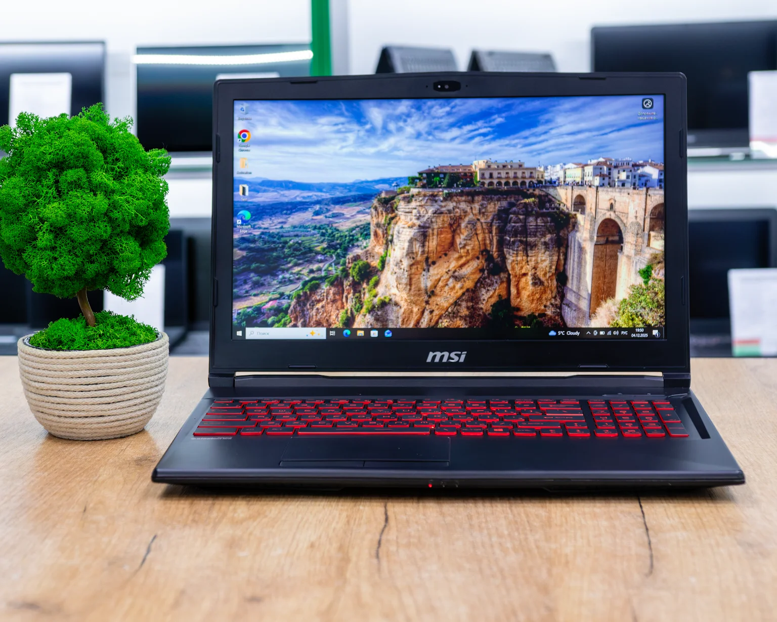 Игровой ноутбук MSI Thin 15 MS-16P6 (Full HD/i5-8gen/GTX 1050 Ti 4GB/16GB/SSD+HDD 128+1000GB)