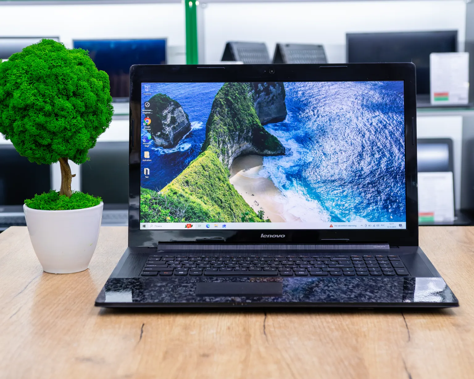 Ноутбук Lenovo B70-80 (HD+/i3-4gen/GeForce 920M 2GB/8GB/SSD 256GB)