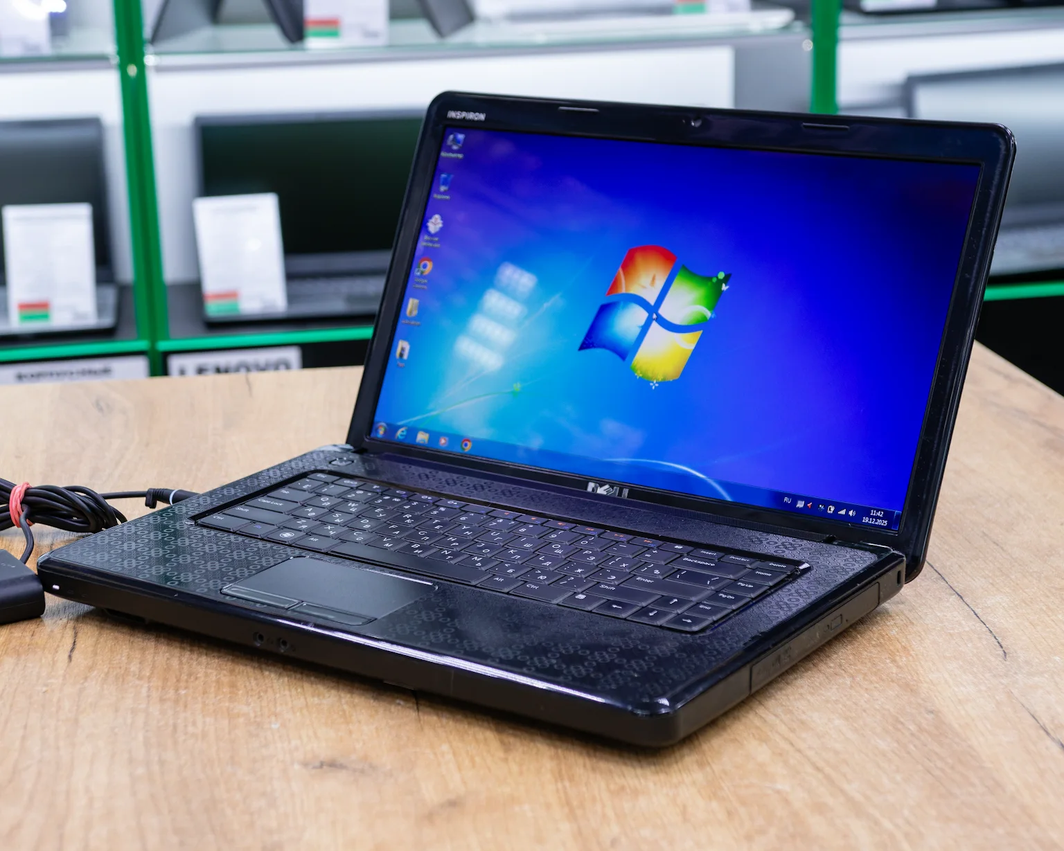 Ноутбук Dell Inspiron N5030 (HD /Inlel Celeron 925/ Mobile Intel 4 Series Express 512MB/2GB/HDD 1000GB)