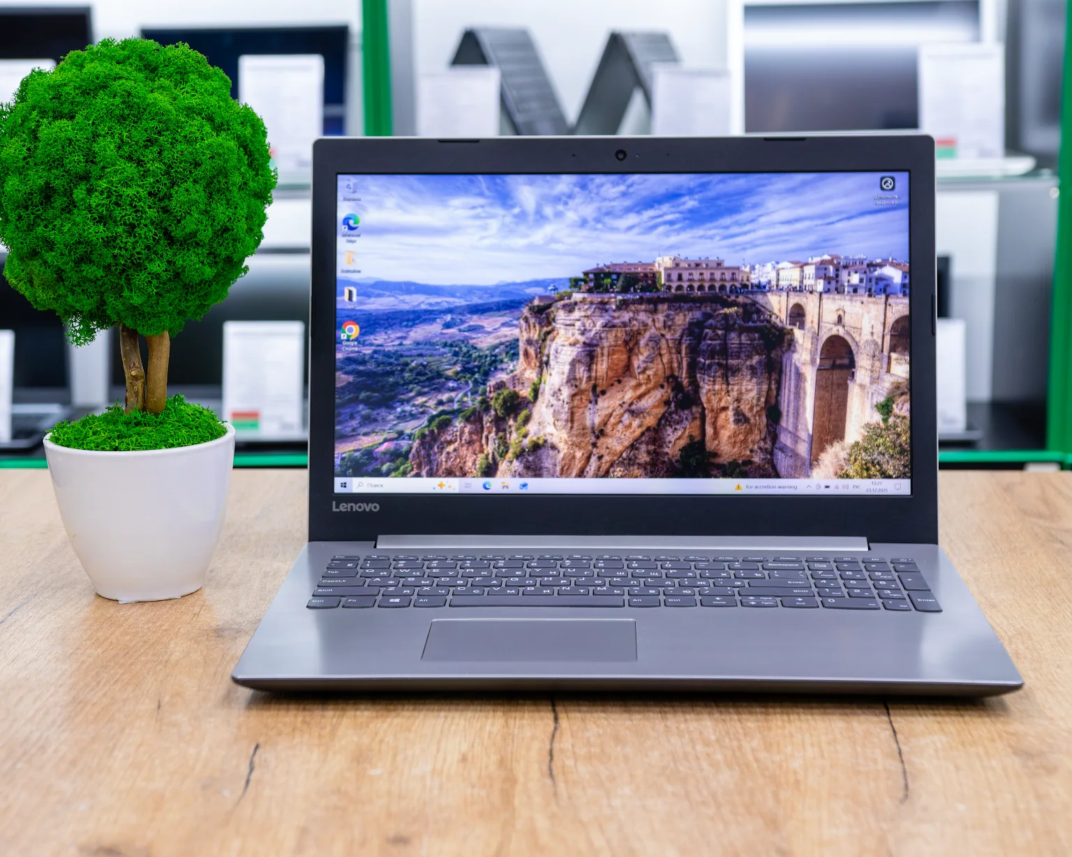 Ноутбук Lenovo IdeaPad 330-15IKB (FHD /i3-7gen/Geforce MX110 2GB/8GB/SSD 256GB)