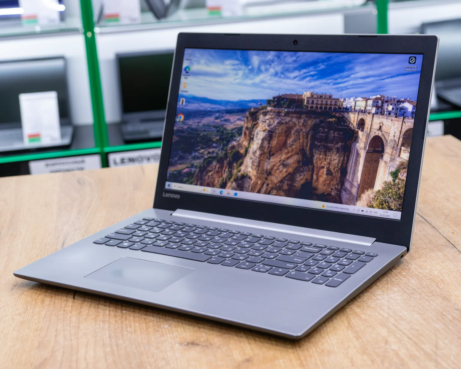 Ноутбук Lenovo IdeaPad 330-15IKB (FHD /i3-7gen/Geforce MX110 2GB/8GB/SSD 256GB)