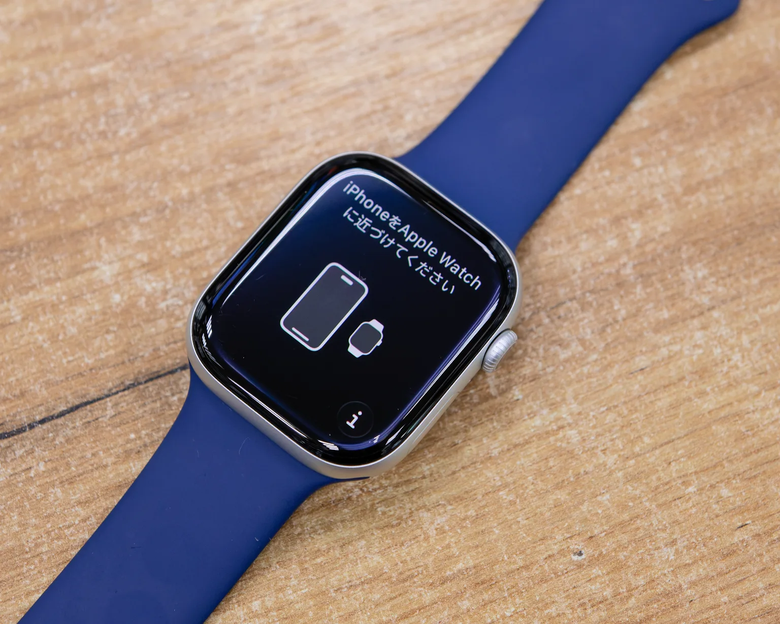 Умные часы Apple Watch Series 10 46 мм (алюминиевый корпус, серебристый/синий, спортивный силиконовый ремешок M/L)