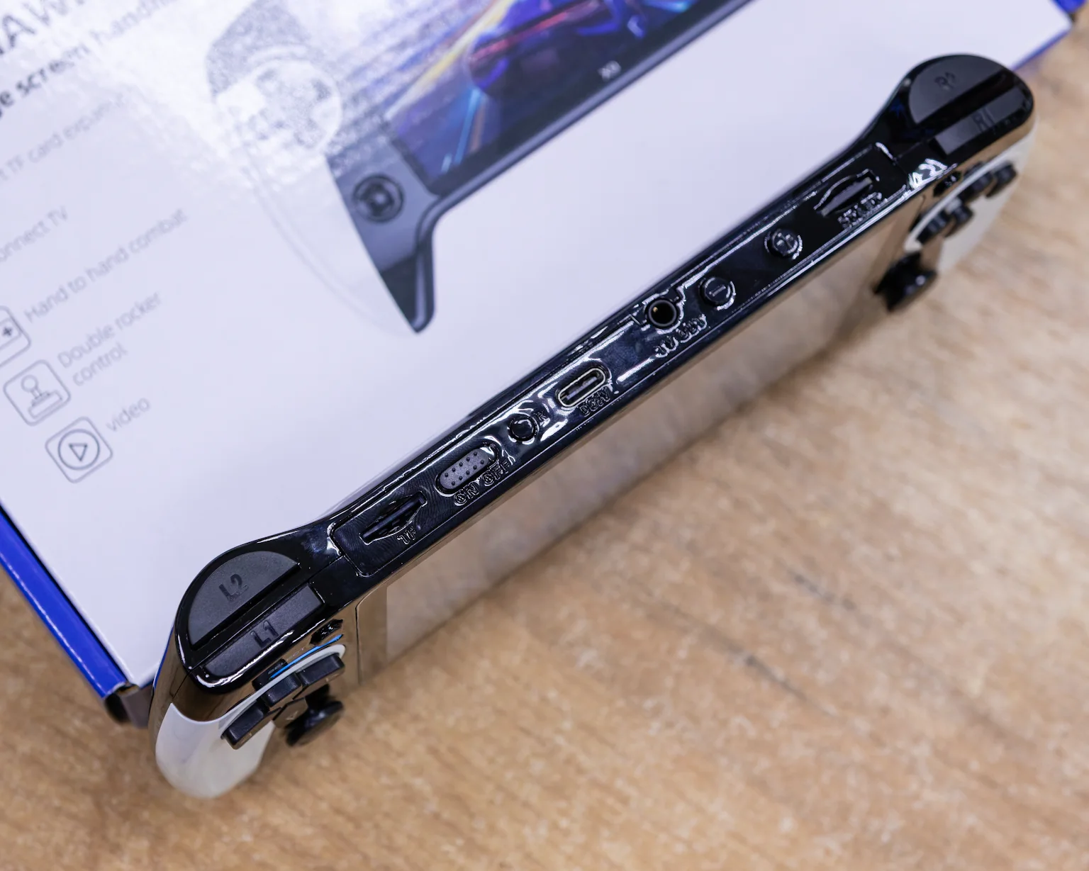 Портативная игровая консоль Black Hawk X9 4000+ игр