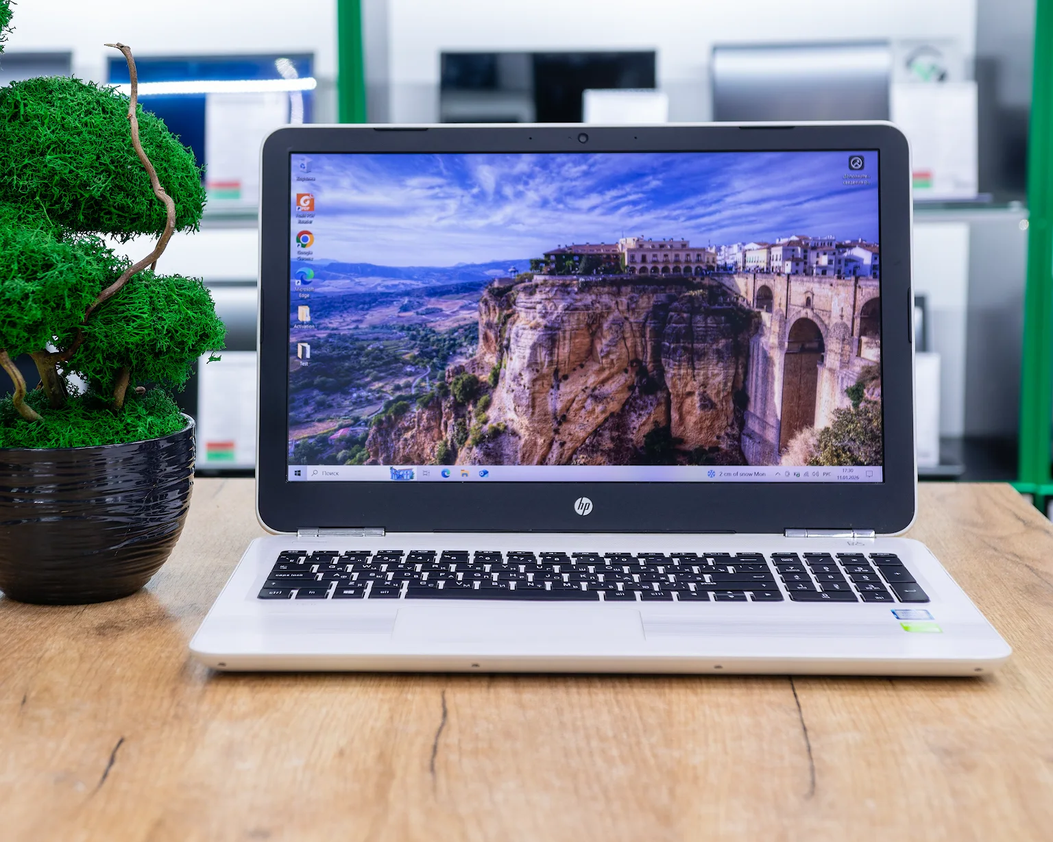 Ноутбук HP 15-au  (FHD/Intel Core i7-7500U/NVIDIA GeForce 940MX 2 Гб/8GB/SSD 240 GB)