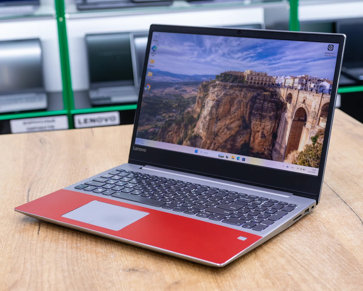 Ноутбук Lenovo IdeaPad 720-15IKB (FHD IPS/i7-8gen/RX 560 4GB/8GB/SSD 256GB)