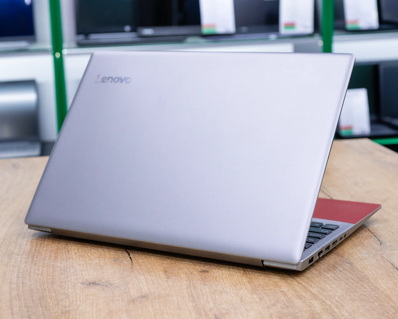 Ноутбук Lenovo IdeaPad 720-15IKB (FHD IPS/i7-8gen/RX 560 4GB/8GB/SSD 256GB)