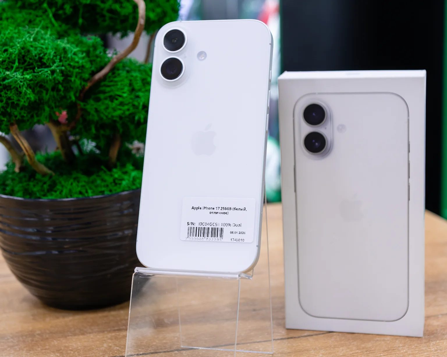 Apple iPhone 17 256GB (белый, отличное)