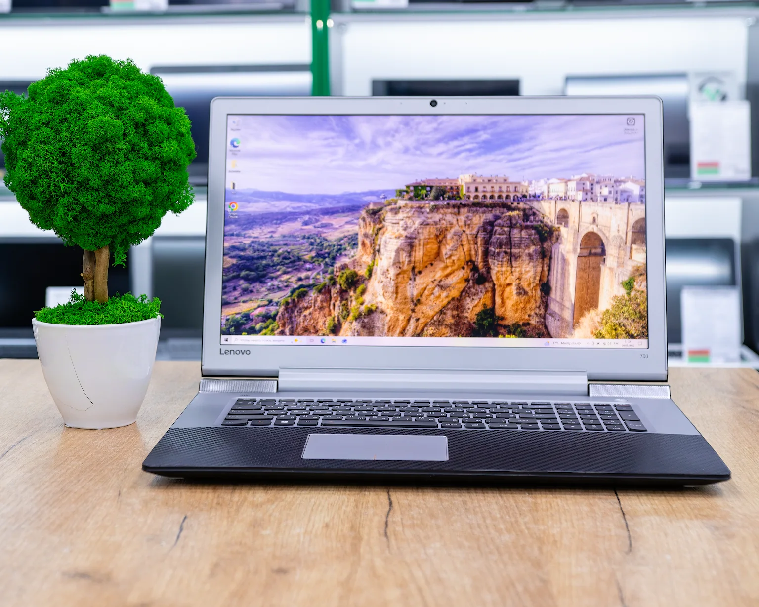 Игровой ноутбук Lenovo IdeaPad 700-17ISK (FHD IPS/i5-6gen/GTX 950M 2GB/16GB/SSD+HDD 128+1000GB)