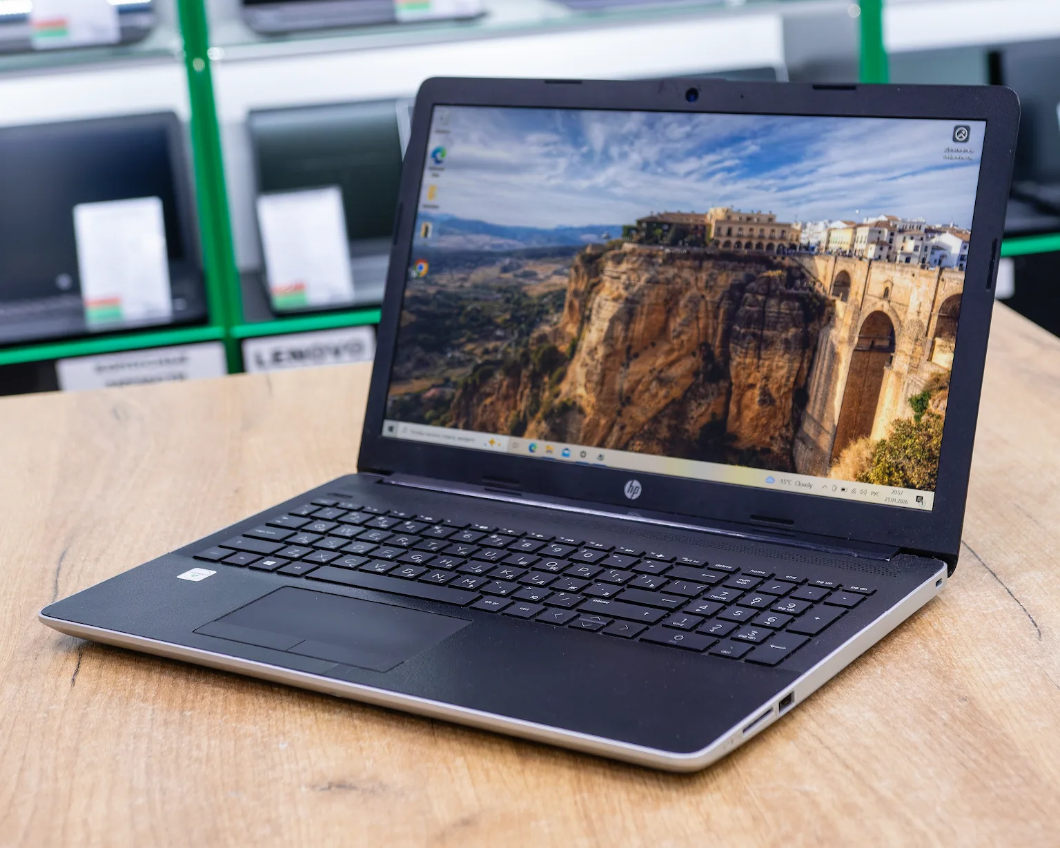 Ноутбук HP 15-da (IPS/Intel Core i3-7020U/8GB/SSD 256GB)