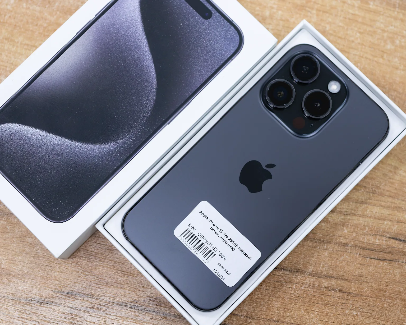 Apple iPhone 15 Pro 256GB (чёрный титан, хорошее)