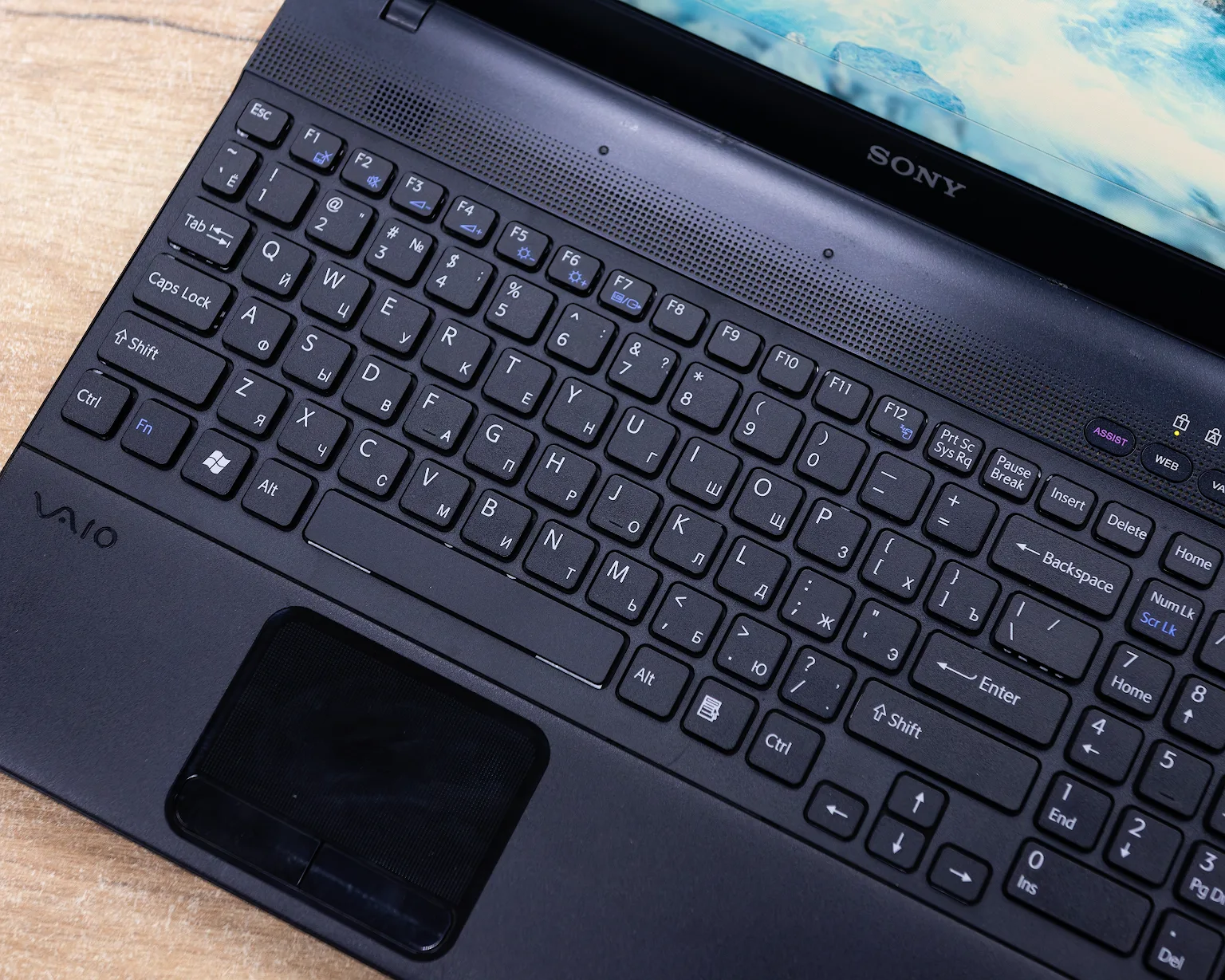 Ноутбук Sony VAIO PCG-71211V (HD/i5-gen/Radeon HD 5650 1GB/4GB/SSD 160GB)