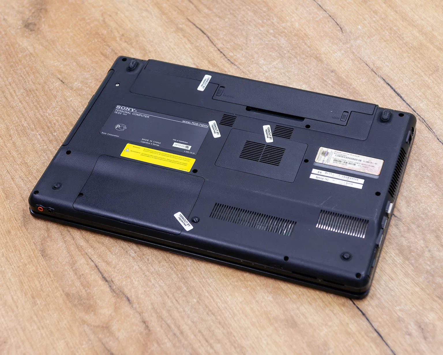 Ноутбук Sony VAIO PCG-71211V (HD/i5-gen/Radeon HD 5650 1GB/4GB/SSD 160GB)