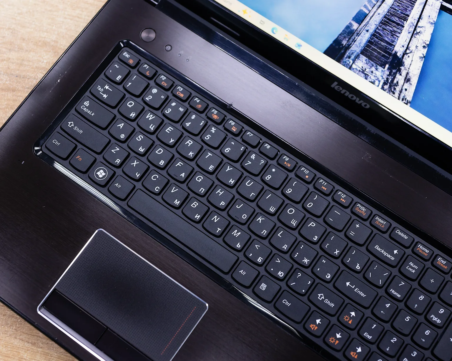 Ноутбук Lenovo G780 (HD+/i5-3gen/GT 635M 2GB/8GB/SSD 256GB)