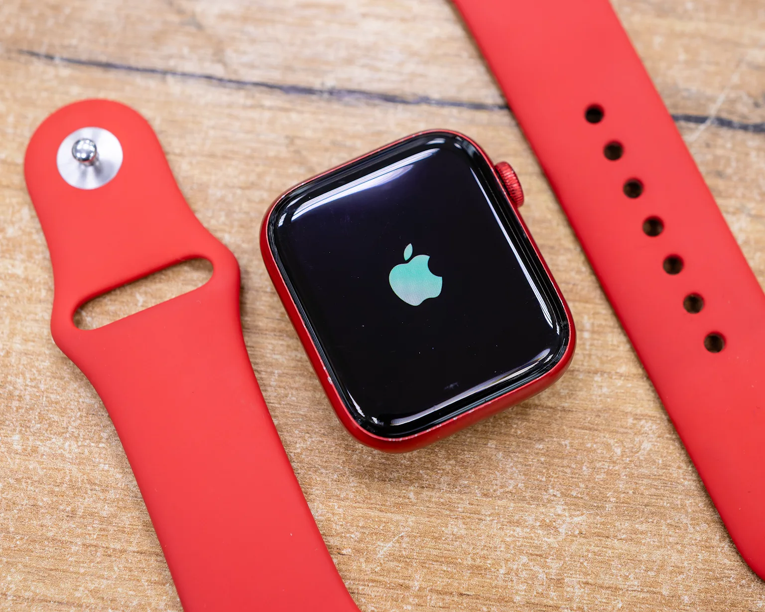 Умные часы Apple Watch Series 6 44 мм (алюминий красный/красный спортивный)