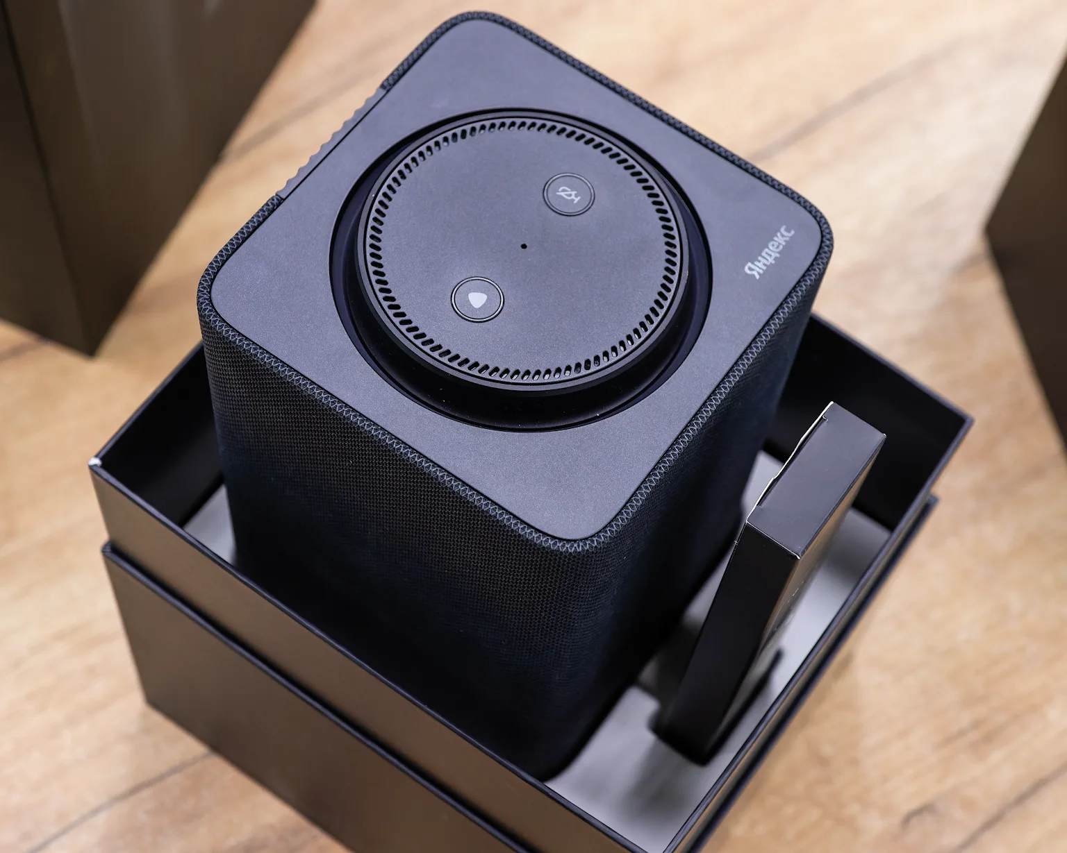 Умная колонка Яндекс Станция Макс без Zigbee (чёрный) YNDX-0008