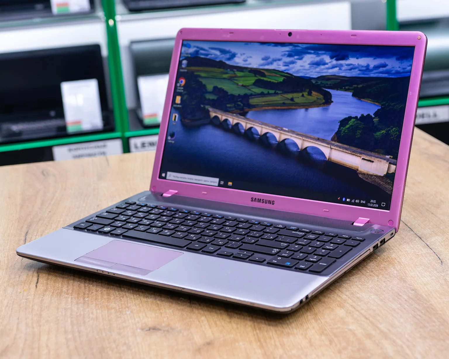 Ноутбук Samsung NP350V (HD/i3-3gen/Radeon HD 7670M 1GB/8GB/SSD 256GB)