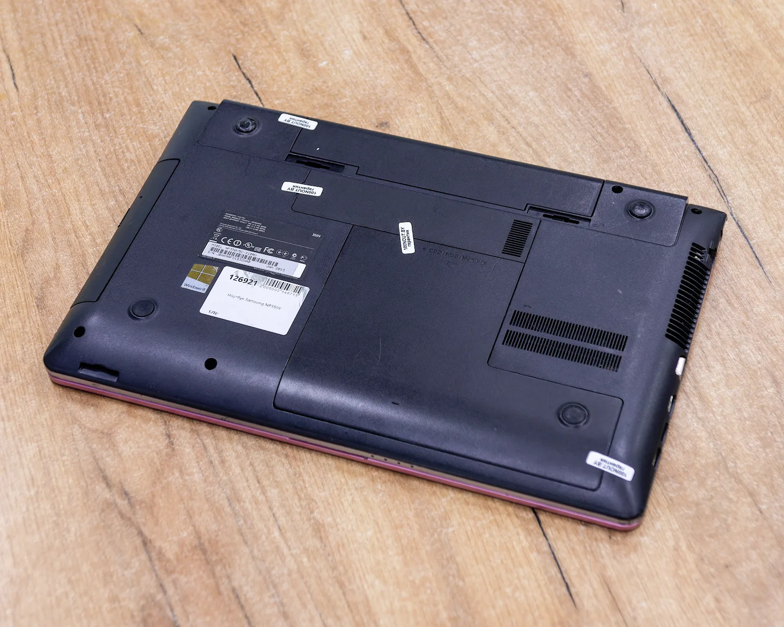 Ноутбук Samsung NP350V (HD/i3-3gen/Radeon HD 7670M 1GB/8GB/SSD 256GB)