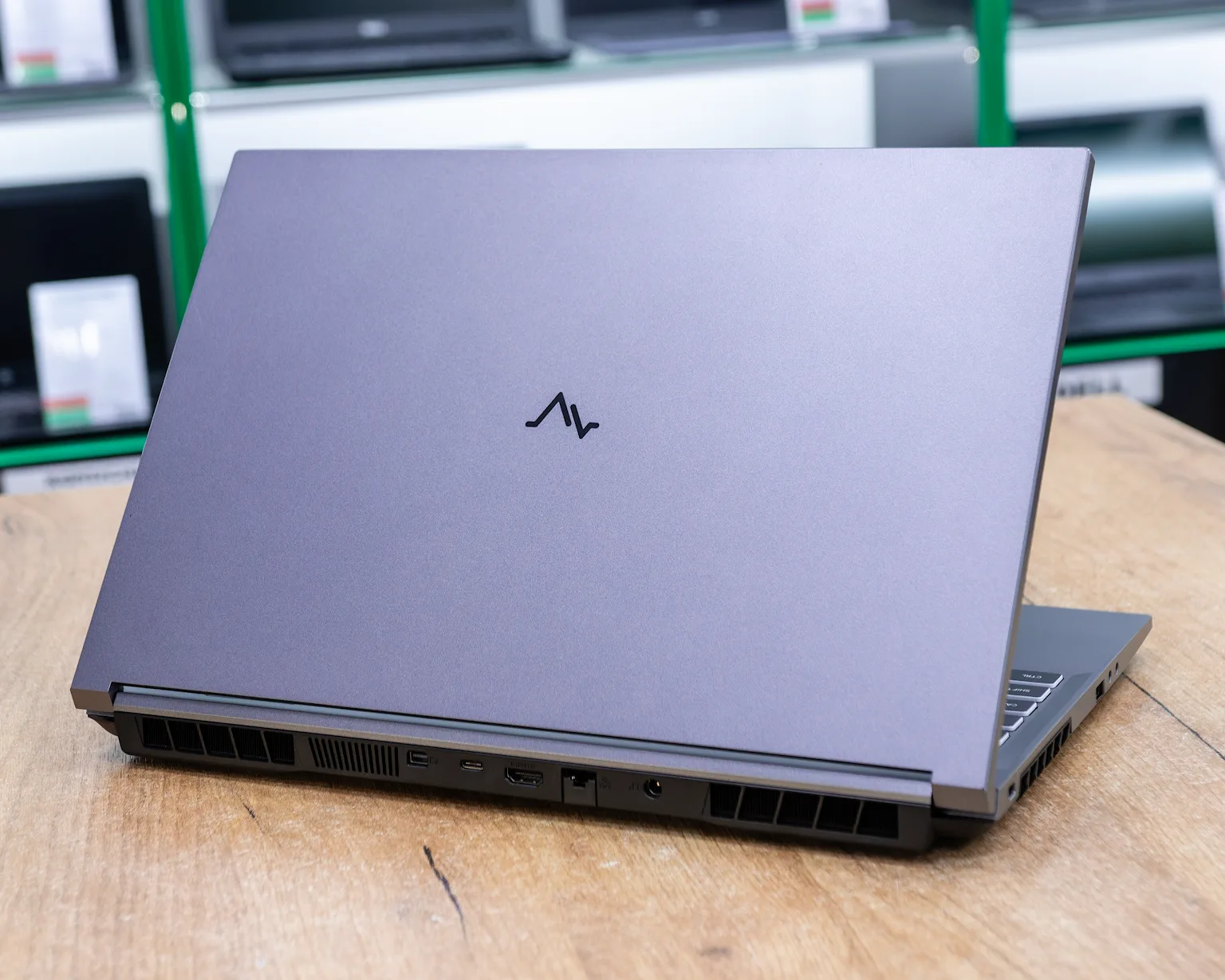 Игровой ноутбук Maibenben X577  (165Hz/AMD Ryzen 7 7735H/RTX 4060 8Гб/16GB/SSD 512GB)