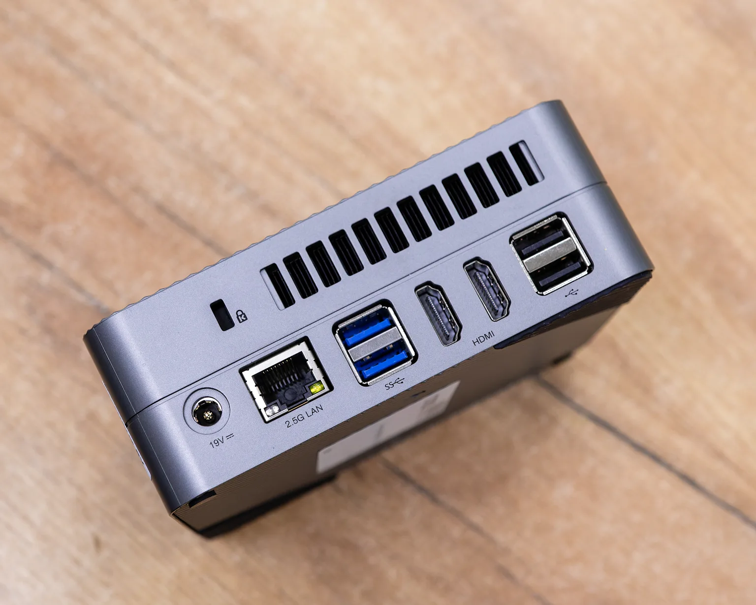 Компактный компьютер (мини-ПК) Maibenben PC40 (Ryzen 7-4gen, AMD Radeon RX Vega 7, ОЗУ 16GB, SSD 512GB)